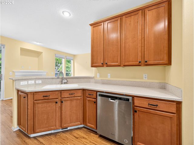8577 Sw BELLFLOWER St, Portland, OR 97224