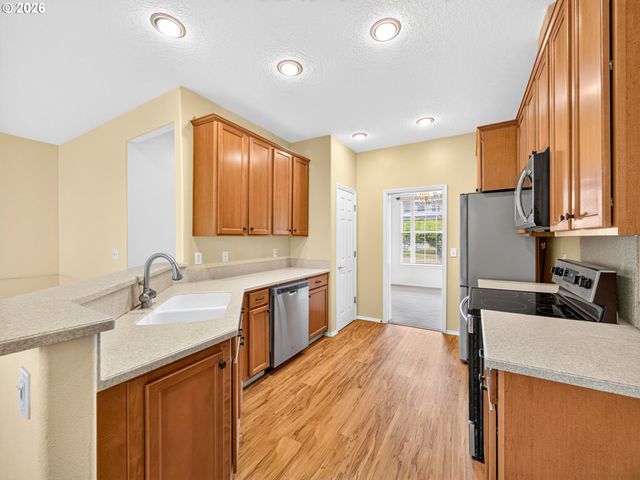 8577 Sw BELLFLOWER St, Portland, OR 97224