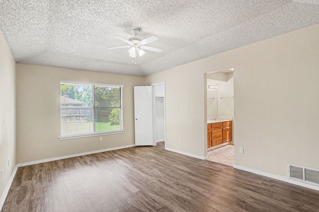 2608 Green Ridge Street, Fort Worth, TX 76133