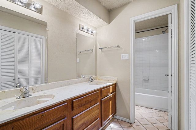 2608 Green Ridge Street, Fort Worth, TX 76133