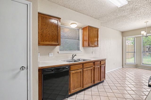 2608 Green Ridge Street, Fort Worth, TX 76133