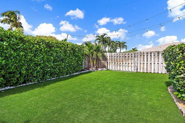 11913 Bayberry Street, Palm Beach Gardens, FL 33410