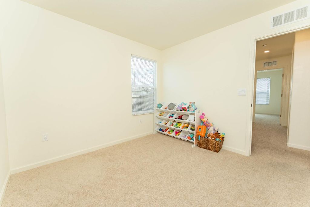 Image 16 of property listing at 563 Blue Ridge Street, Tulare, CA 93274