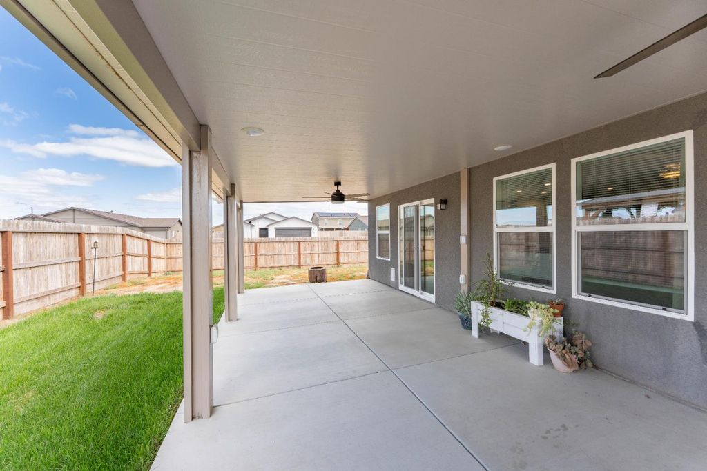 Image 22 of property listing at 563 Blue Ridge Street, Tulare, CA 93274