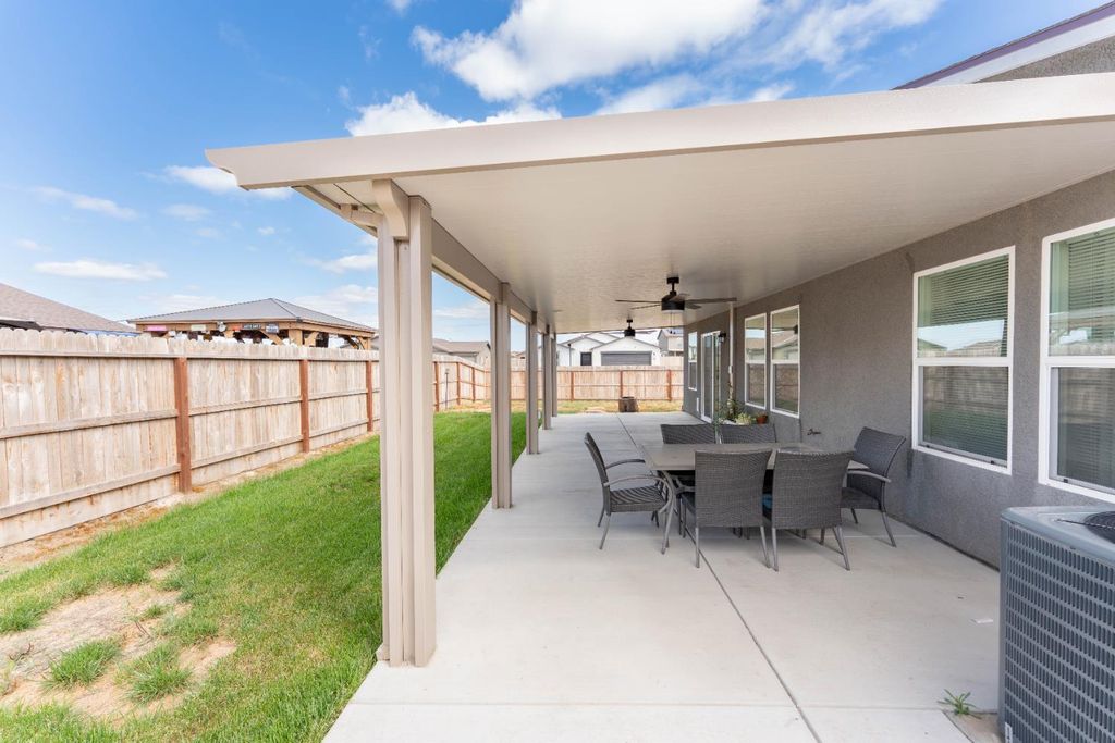 Image 24 of property listing at 563 Blue Ridge Street, Tulare, CA 93274