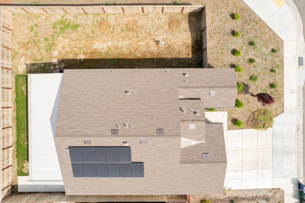 Image 26 of property listing at 563 Blue Ridge Street, Tulare, CA 93274