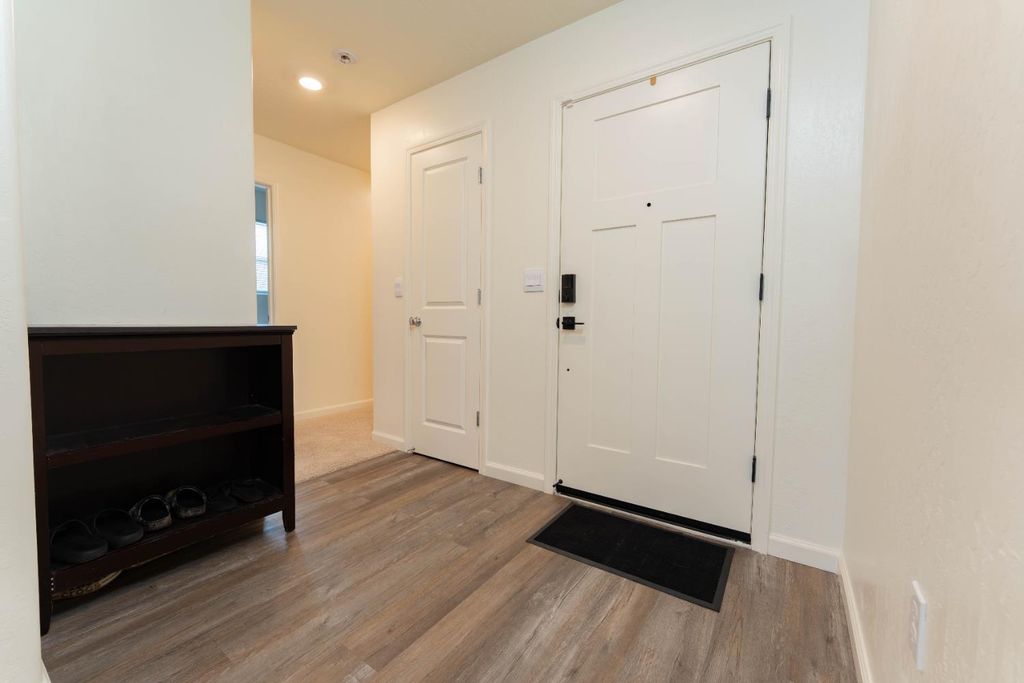 Image 3 of property listing at 563 Blue Ridge Street, Tulare, CA 93274