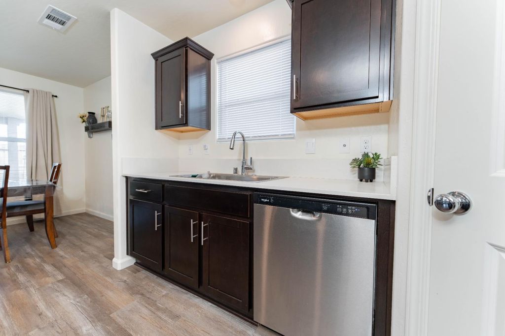 Image 8 of property listing at 563 Blue Ridge Street, Tulare, CA 93274