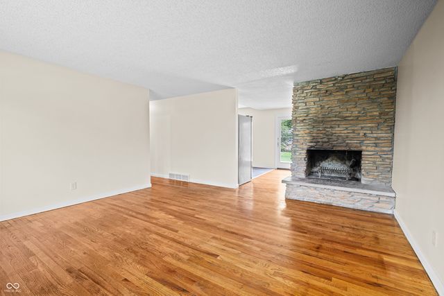 6838 Hague Road, Indianapolis, IN 46256