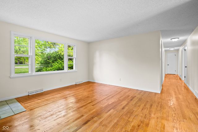 6838 Hague Road, Indianapolis, IN 46256