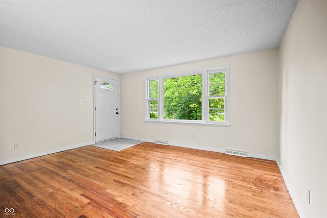 6838 Hague Road, Indianapolis, IN 46256