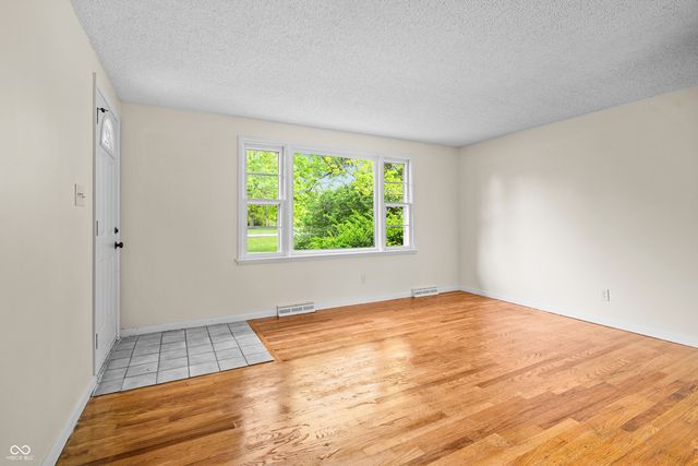 6838 Hague Road, Indianapolis, IN 46256