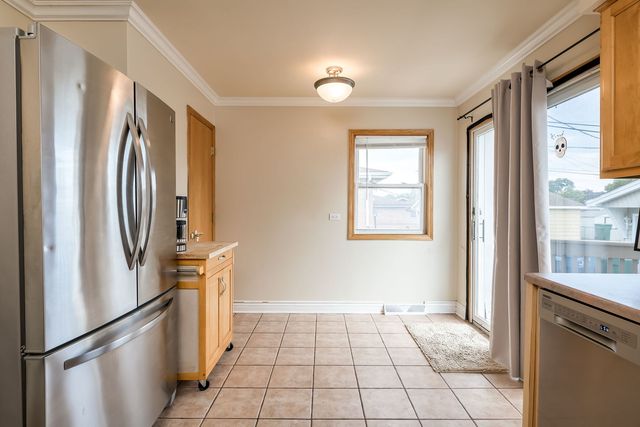 6113 W 80th Place, Burbank, IL 60459