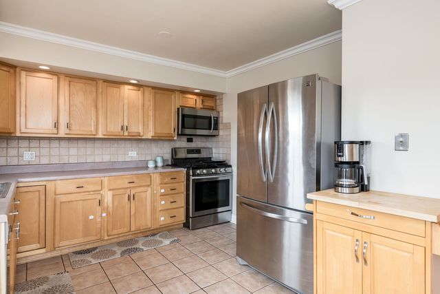 6113 W 80th Place, Burbank, IL 60459