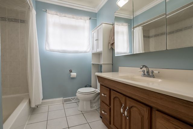 6113 W 80th Place, Burbank, IL 60459