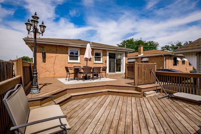 6113 W 80th Place, Burbank, IL 60459
