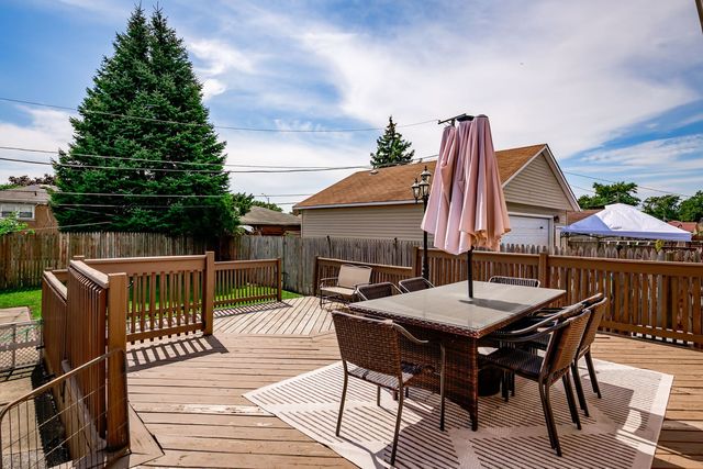 6113 W 80th Place, Burbank, IL 60459