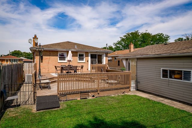 6113 W 80th Place, Burbank, IL 60459