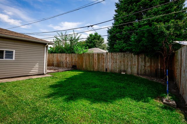 6113 W 80th Place, Burbank, IL 60459
