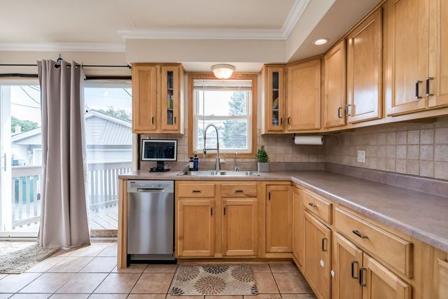 6113 W 80th Place, Burbank, IL 60459
