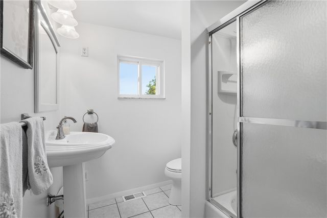141 E Steuben, Ingram, PA 15205