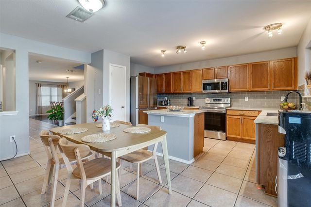 1303 Red Deer Way, Arlington, TX 76002