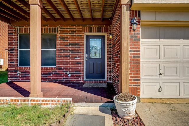 1303 Red Deer Way, Arlington, TX 76002