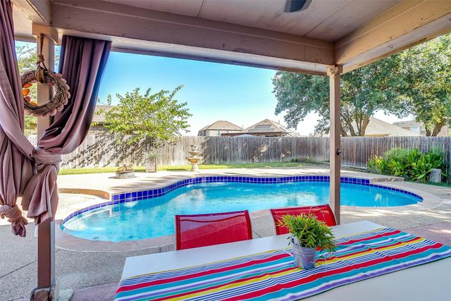 1303 Red Deer Way, Arlington, TX 76002