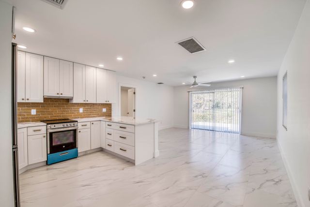 10084 Meridian Way N 4, Palm Beach Gardens, FL 33410