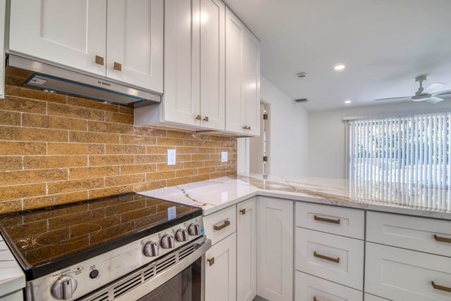 10084 Meridian Way N 4, Palm Beach Gardens, FL 33410