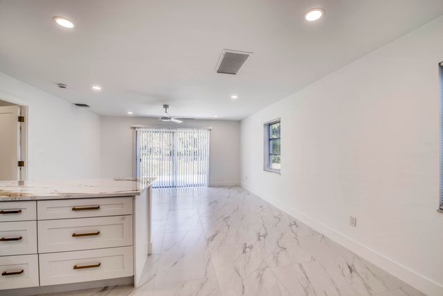 10084 Meridian Way N 4, Palm Beach Gardens, FL 33410