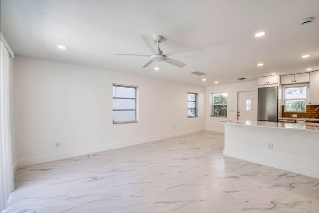 10084 Meridian Way N 4, Palm Beach Gardens, FL 33410