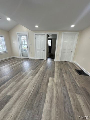 6 Lake Avenue, Auburn, NY 13021