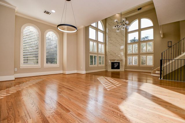 2094 Brentwood Drive, Houston, TX 77019