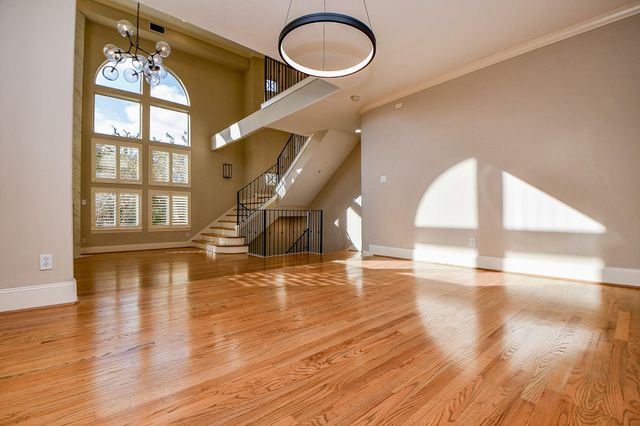 2094 Brentwood Drive, Houston, TX 77019