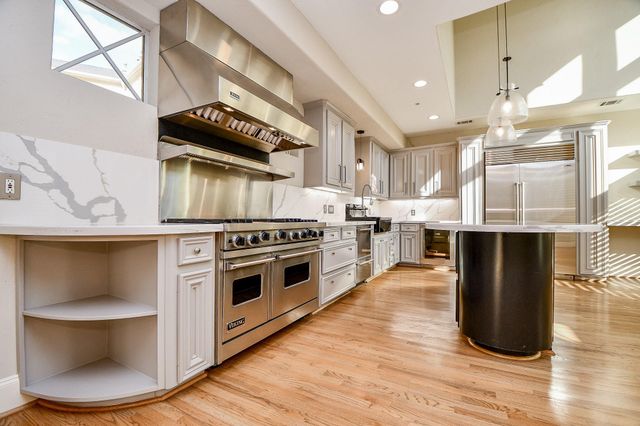 2094 Brentwood Drive, Houston, TX 77019