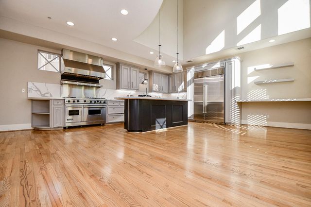 2094 Brentwood Drive, Houston, TX 77019