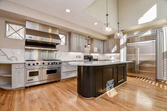 2094 Brentwood Drive, Houston, TX 77019