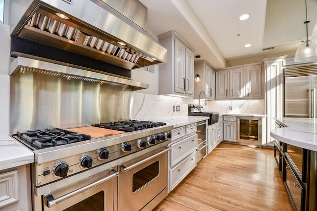 2094 Brentwood Drive, Houston, TX 77019