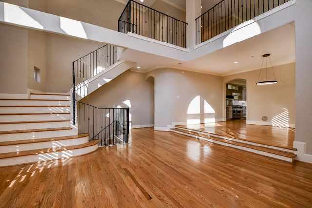 2094 Brentwood Drive, Houston, TX 77019