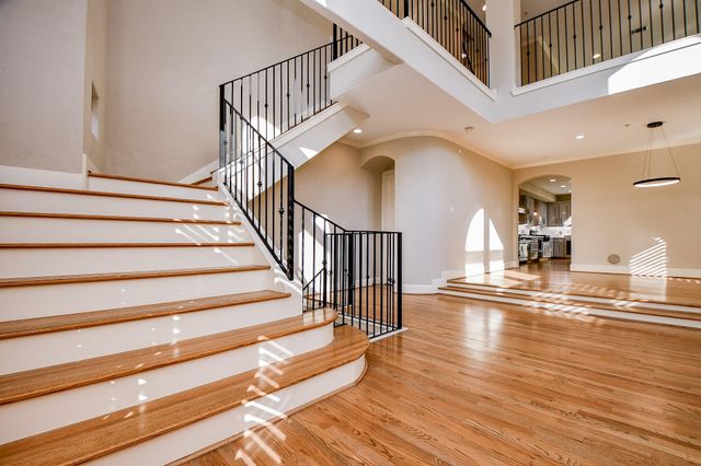 2094 Brentwood Drive, Houston, TX 77019