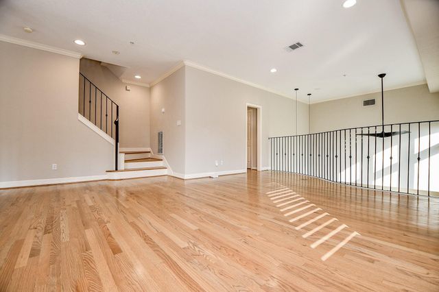 2094 Brentwood Drive, Houston, TX 77019