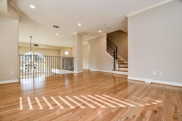 2094 Brentwood Drive, Houston, TX 77019