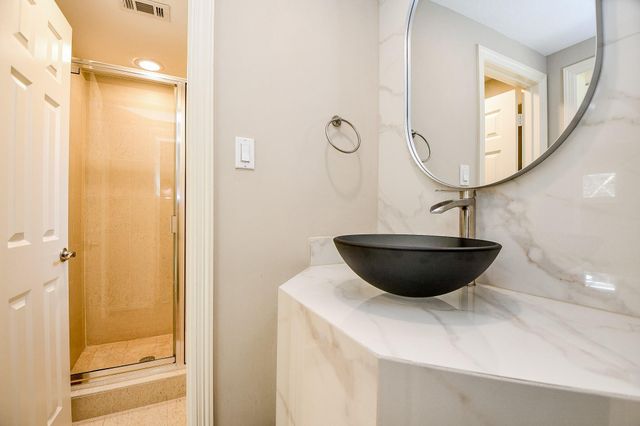 2094 Brentwood Drive, Houston, TX 77019