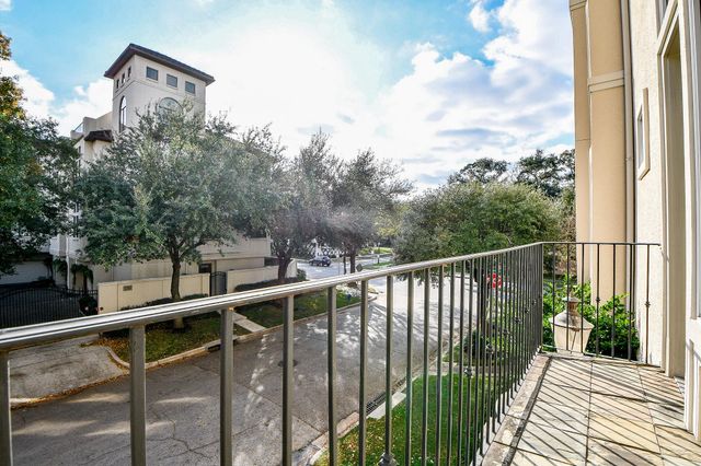 2094 Brentwood Drive, Houston, TX 77019