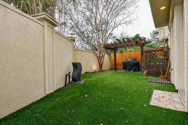 2094 Brentwood Drive, Houston, TX 77019