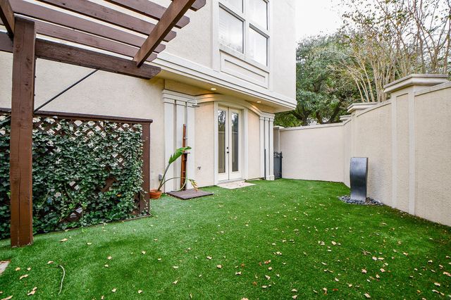 2094 Brentwood Drive, Houston, TX 77019