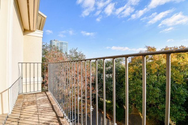 2094 Brentwood Drive, Houston, TX 77019