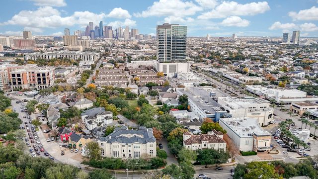 2094 Brentwood Drive, Houston, TX 77019