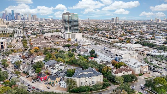 2094 Brentwood Drive, Houston, TX 77019